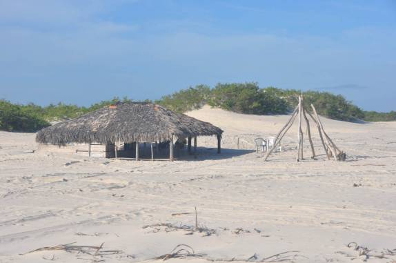 Barraca que marca a entrada para Mangue Seco - CE